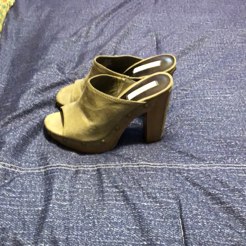 Vera Wang Suede Heels